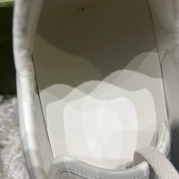 ❤️Beautiful Authentic Gucci Ace White leather Sneakers-❤️excellent condition